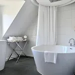 New Hotel Republique