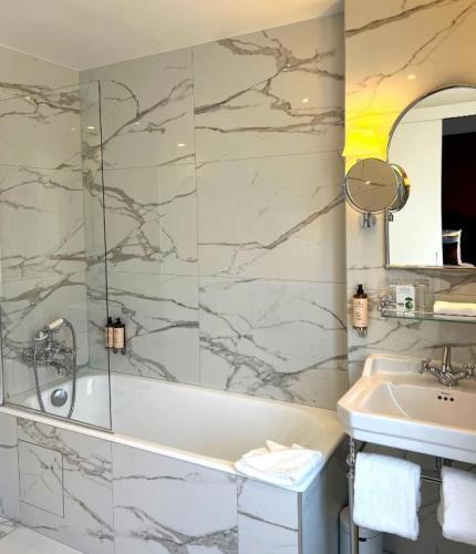 New Republique Paris