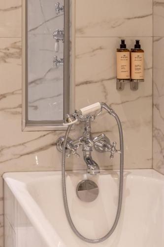 New Republique Hotel 4*