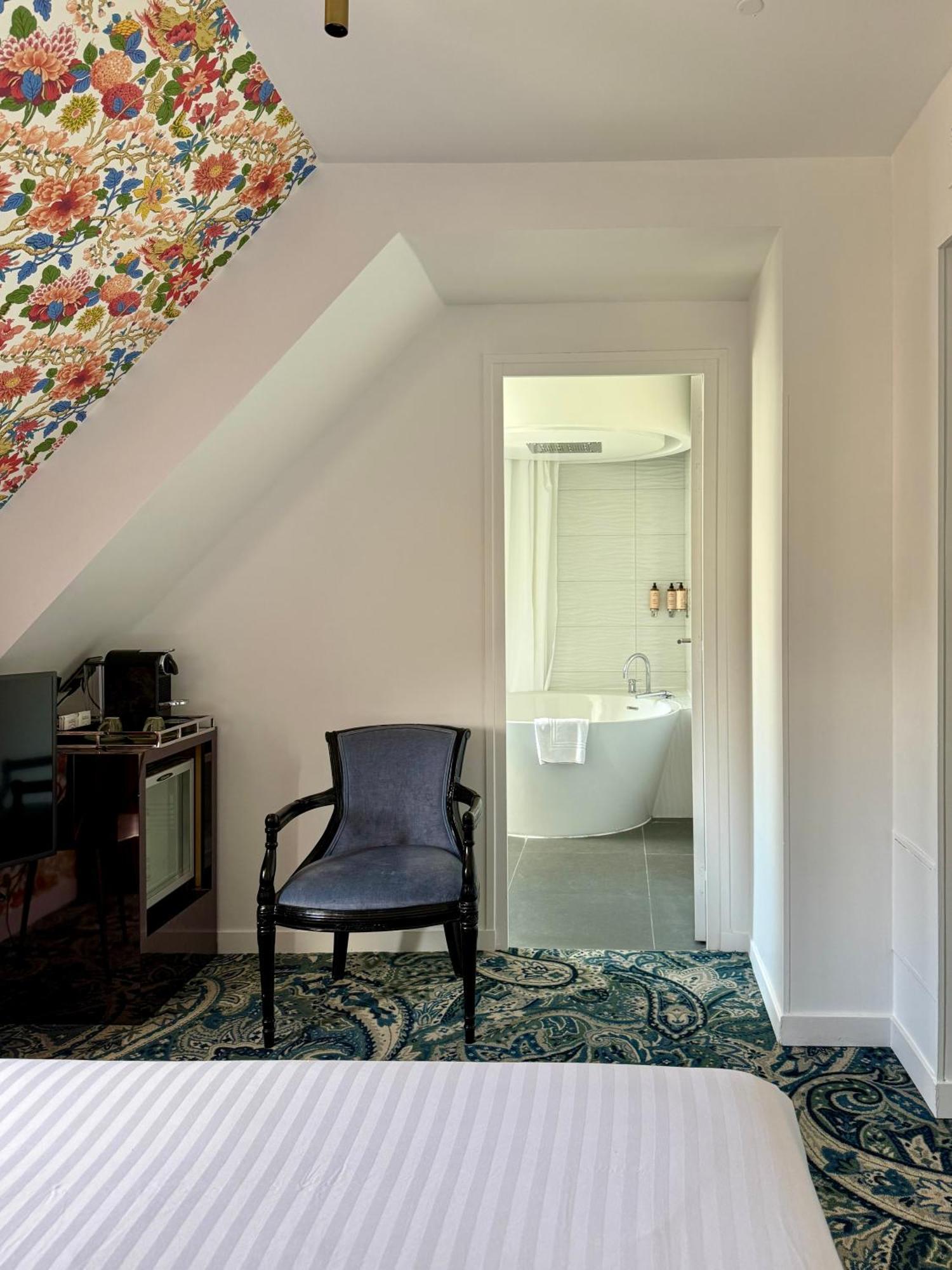 New Republique Hotel