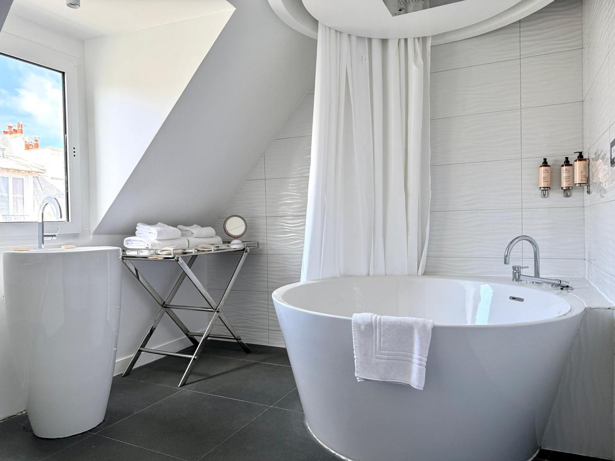 Hotel New Republique 4*